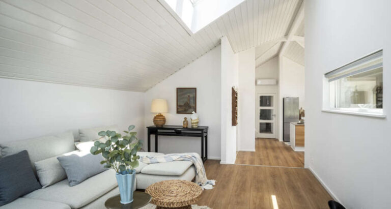 Lys sommerhusstue fra Skanlux