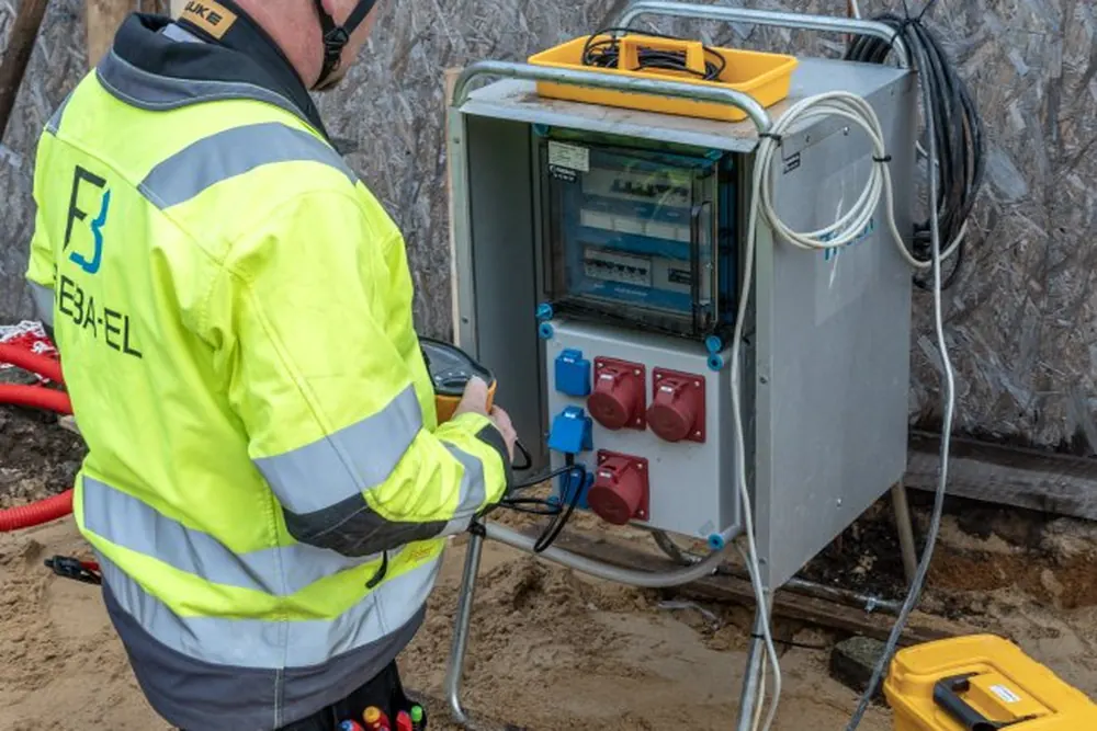 Byggestrømstavle opsat på byggeplads