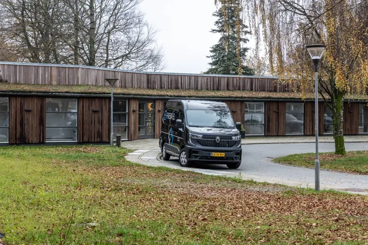 El-service udført i erhvervsbygning