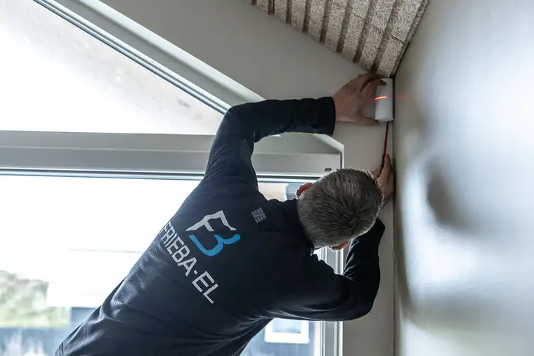 Montering af alarmsystem hos Frieba-el